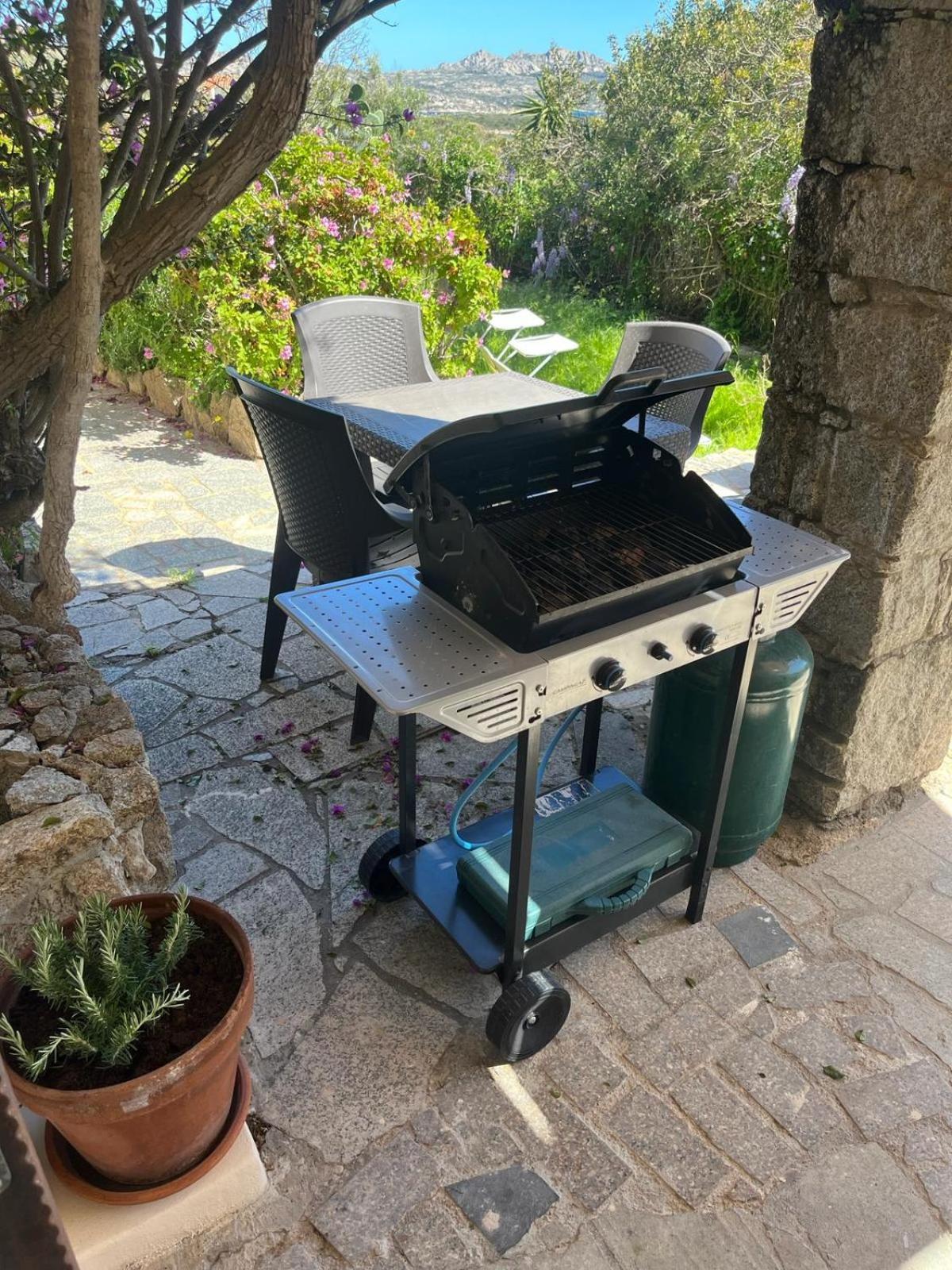 Stanza Privata Con Giardino Hotel La Maddalena  Buitenkant foto